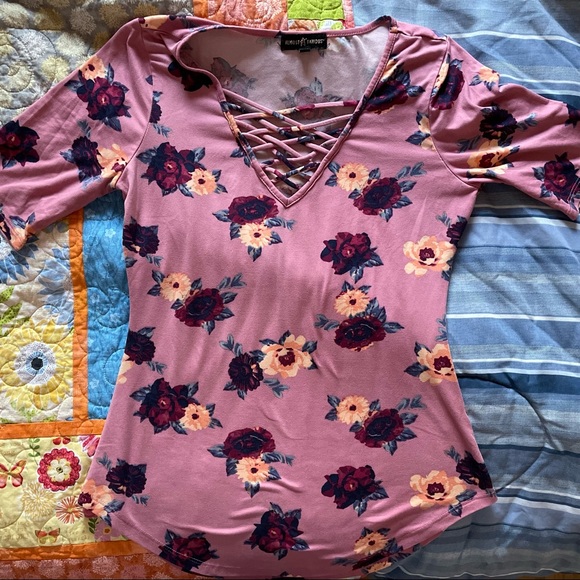 Rose Pattern Top - Picture 3 of 4